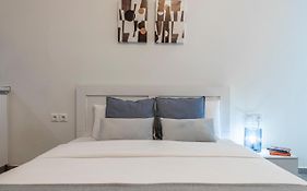 Phaedrus Living: City Center Executive Flat Stadiou